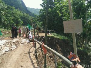 Sempat Terisolir, Warga Sriharjo Bantul Dibuatkan Jembatan Darurat