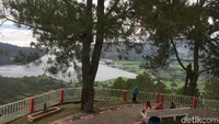 Foto: Lokasi Taman Sipinsur ini merupakan bagian dari dataran tinggi Humbang Hasundutan dengan panorama Danau Toba. Luas areanya sekitar 2 hektar dan berada pada ketinggian mencapai 1.213 mdpl (Jefris/detikTravel)