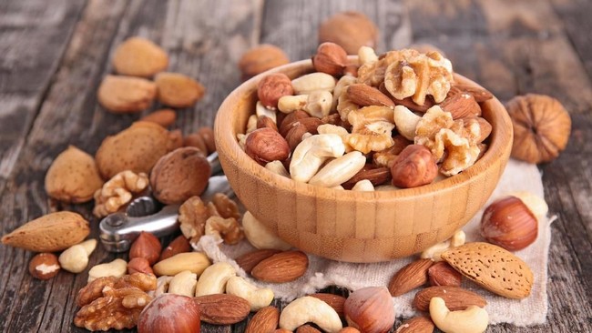 6 Snack Sehat untuk Temani Kamu Nonton Piala Dunia 2018