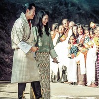 Raja Bhutan pernah mengungkap bila dirinya setia menunggu Jetsun Pema cukup lama hingga siap untuk menikah. Aku menunggu cukup lama untuk menikah. Tapi itu tak masalah ketika kamu menikahi orang yang tepat. Dan kini aku menikahi orang yang tepat, ujarnya kepada InStyle. Foto: Dok. Instagram