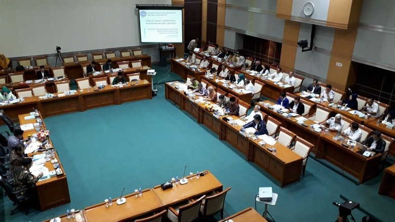 Komisi VIII DPR Rapat Dengan Menag Bahas Pelayanan Haji 2018 Komisi VIII DPR Rapat Dengan Menag Bahas Pelayanan Haji 2018