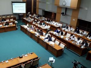 Komisi VIII DPR Rapat Dengan Menag Bahas Pelayanan Haji 2018