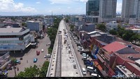 Percepatan itu dilakukan, karena semua rel (dari Rusia) sudah tiba di lapangan, track sudah mulai dipasang di jalur layang.