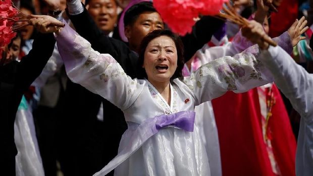 Begini Parade Pemujaan Kim Jong Un