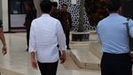 Foto: Ternyata Ini Sepatu Baru yang Dipilih Jokowi di Mal Bandung