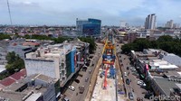Direktur Utama PT Jakarta Propertindo (Jakpro), Satya Heragandhi, pihaknya mempercepat proses pemasangan rel yang saat ini mulai dilakukan. Sebelumnya pemasangan rel rencananya dilakukan pada Januari 2017.