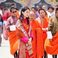 Menjadi Ratu Bhutan, Jetsun Pema selalu tampil menarik dalam balutan busana tradisional di berbagai kesempatan. Penampilan tradisionalnya sekaligus mengenalkan budaya Bhutan ke mata dunia. Foto: Dok. Instagram