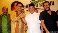 Dukungan ini diideklarasikan di rumah pemenangan Airlangga. Keputusan tersebut merupakan hasil rapat pleno V Dewan Pimpinan Nasional (Depinas) SOKSI, yang digelar belum lama ini di Graha SOKSI, Jl Pasar Minggu, Jakarta Selatan. SOKSI punya alasan sendiri mengapa mendukung Airlangga sebagai Ketum Golkar. Menteri Perindustrian itu dinilai memiliki rekam jejak yang bagus.