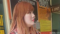 Elishia menegaskan, dirinya sangat sayang dengan anjingnya Valent. Dia membantah melakukan penelantaran atau penyiksaan terhadap binatang. Kalau saya menelantarkan anjing saya, ya saya akan dengan gampang sekarang menyerahkan anjing saya. Saya sangat sayang anjing saya, nggak mungkin saya nelantarin dia, ujarnya.