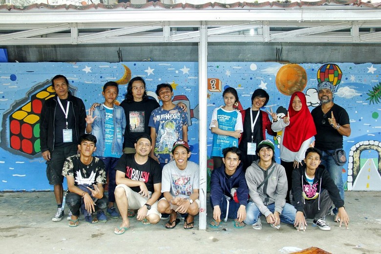 37 Seniman Workshop Seni Media Bikin Mural di LBH Jakarta dan Sekolah Dasar 37 Seniman Workshop Seni Media Bikin Mural di LBH Jakarta dan Sekolah Dasar
