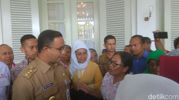 Mau Ngadu Tunggakan Sewa, Penghuni Rusun Duduk Lesehan Tunggu Anies
