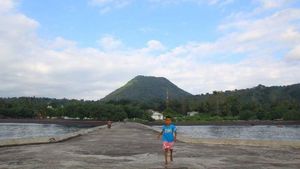 Misteri Di Balik Indahnya Matahari Terbit Di Danau Kelimutu