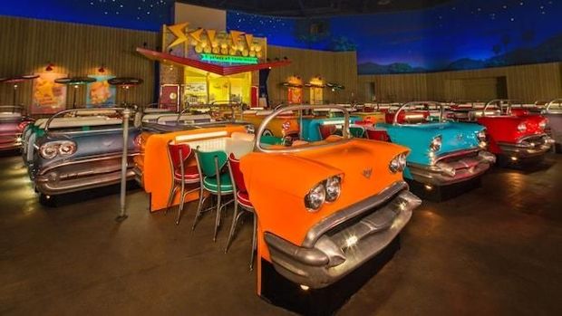 Nostalgia! Disneyland Bikin Bioskop Mobil Ala Layar Tancap