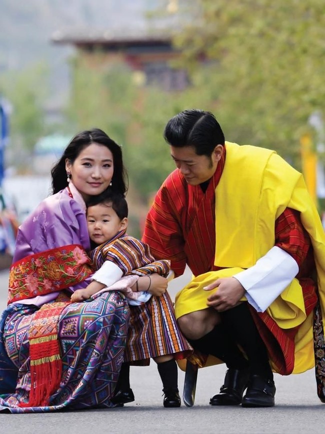 Jetsun Pema menjadi ratu termuda di usia 21 tahun, ketika dinikahi Raja Bhutan pada 2011. Pasangan ini bertemu karena sama-sama kuliah di London. Jetsun di Regents College, sementara sang raja di Oxford.Foto: Dok. Instagram