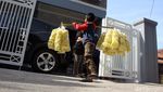 Foto: Ini Sutrisno, Bocah yang Jual Kerupuk untuk Hidupi Keluarga