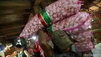 Kelompok makanan jadi, minuman, rokok dan tembakau terjadi inflasi 0,22%. BPS melihat ada kenaikan harga pada mie instan dan rokok kretek filter.