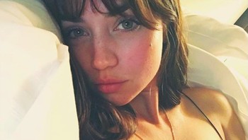 Hingga bisa membintangi Blade Runner 2049 sebagai pacar robot Ryan Gosling. Foto: Instagram