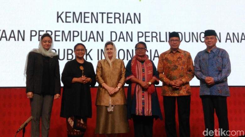 Menteri Yohana: Ibu Rumah Tangga Berperan Selesaikan Banyak Konflik Menteri Yohana: Ibu Rumah Tangga Berperan Selesaikan Banyak Konflik