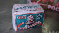 Teh Tjap Kepala Djenggot terkenal dengan logo kakek tua dengan jenggot lebat. Sudah beberapa kali bertransformasi kemasan, tentu kemasan yang satu ini bikin Anda bernostalgia. Foto: Lusiana Mustinda