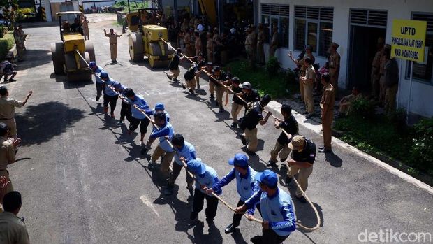 lomba adu cepat tarik stoomwals