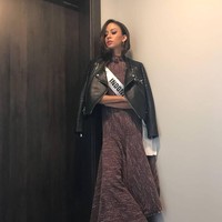 Pencapaian Karina Nadila yang hanya sampai top 25 di ajang Miss Supranational 2017 disayangkan pageant lovers. Salah satu komentar kesedihan itu datang dari Puteri Indonesia 2014 Elvira Devinamira yang pernah masuk top 15 Miss Universe 2014. Secetar ini mentokk di TOP 25 ??? Hrusnya winner ? bener2 ga terimaaa,” tulis Elvira di halaman komentar Instagram Karina Nadila. Foto: Dok. Instagram Karina Nadila