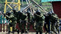 Mereka digembleng selama lebih kurang 3 bulan yang dilaksanakan dalam 3 tahap, yaitu tahap I selama 7 minggu yang bertempat di daerah basis Cilodong, tahap II materi Hutan Gunung selama 3 minggu bertempat di Daerah Jati Luhur, Sangga Buana dan Tegalwaru Cianjur dan tahap III atau tahap terakhir selama 2 minggu bertempat di Pantai Cileuteuh Palampang Sukabumi. Pool/Penkostrad.