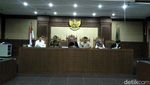 Senyum Bos First Travel Andika dan Anniesa Hasibuan di Sidang PKPU