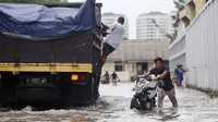 Banjir rob terjadi pukul 12.00 WIB.