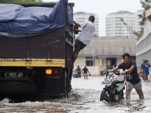 Ini Bukti Efek Gerhana Bulan Kerasa Banget di Muara Baru