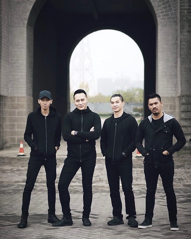 Aksi tersebut pun kembali diulang di acara SCTV Awards baru-baru ini. Lagi-lagi kegagalan yang terjadi. Parahnya, aksinya kini memakan korban. Stuntmannya terkunci di dalam peti. Di bagian bawah ada besi-besi tajam yang siap menancap. Foto: dok. Instagram (Demian)