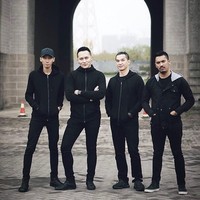 Aksi tersebut pun kembali diulang di acara SCTV Awards baru-baru ini. Lagi-lagi kegagalan yang terjadi. Parahnya, aksinya kini memakan korban. Stuntmannya terkunci di dalam peti. Di bagian bawah ada besi-besi tajam yang siap menancap. Foto: dok. Instagram (Demian)