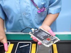 Mengintip Pabrik Perakitan Ponsel Xiaomi di Batam