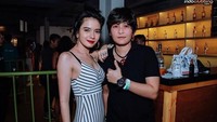 Mereka menganggap karena wanita tersebut grup band idolanya bubar. (Dok. Instagram/mitathevirgin)