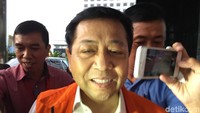 Novanto tersenyum lebar sebelum menjalani pemeriksaan KPK. (Foto: Nur Indah Fatmawati/detikcom)