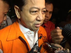 Tak Lagi Tebar Senyum Saat Tiba di KPK, Novanto Terus Menunduk