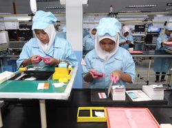 Mengintip Pabrik Perakitan Ponsel Xiaomi di Batam