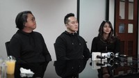 Demian dan keluarga Edison memberikan penjelasan mengenai death drop yang hingga masih menjadi perbincangan banyak orang. Foto: Demian dan keluarga Edison Wardhana (YouTube)