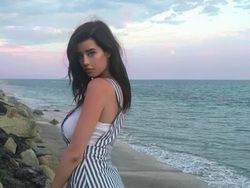 Matanya Beda Warna, Model Cantik Ini Pukau Netizen
