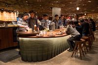 Wow, Kini Shanghai Punya Gerai Starbucks Terbesar di Dunia!