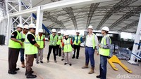 Pemprov DKI Jakarta melalui Dinas Tenaga Kerja (Disnaker) melakukan inspeksi mendadak (Sidak) proyek pembangunan Velodrome, Jakarta.