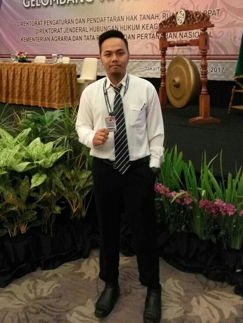 Meluruskan Persepsi Notaris dan PPAT Meluruskan Persepsi Notaris dan PPAT