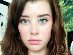 Matanya Beda Warna, Model Cantik Ini Pukau Netizen