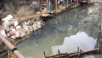 Tak ada lagi sampah bekas popok dan plastik di kali (Indra Komara-detikcom)