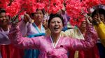 Ekspresi Warga Korut Saat Memuja Kim Jong Un