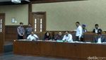 Senyum Bos First Travel Andika dan Anniesa Hasibuan di Sidang PKPU