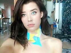 Matanya Beda Warna, Model Cantik Ini Pukau Netizen