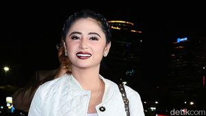 Aksi Saling Lapor Antara Dewi Persik dan Petugas Trans Jakarta