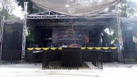 Sebuah spanduk besar berisi ucapan terima kasih untuk warga Solo dipasang di panggung utama THR Sriwedari. Tertulis pula ucapan mohon doa restu dan sampai jumpa lagi.