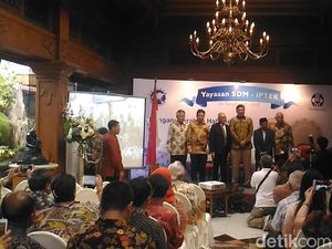 BJ Habibie Serahkan Habibie Award ke 3 Ilmuwan Ini