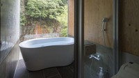 Sebuah kamar tidur, dapur dan kamar mandi di letakkan di satu sisi, dan ruang tudr utama, ruang santai dan area teras di sisi lainnya. Istimewa/Inhabitat.